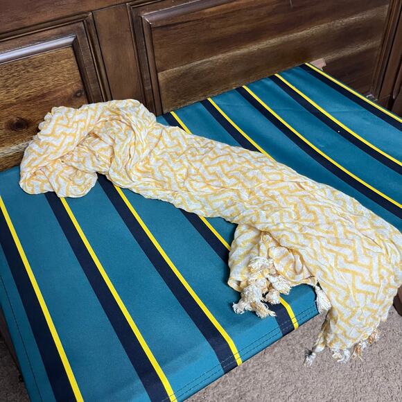 J. McLaughlin Yellow White Patterned Tassel Viscose Lightweight Scarf - Picture 1 of 3